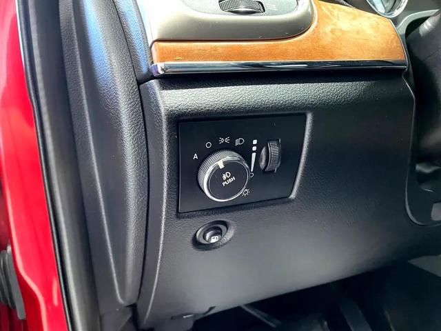 Photo of 2011 RED Jeep Grand Cherokee
