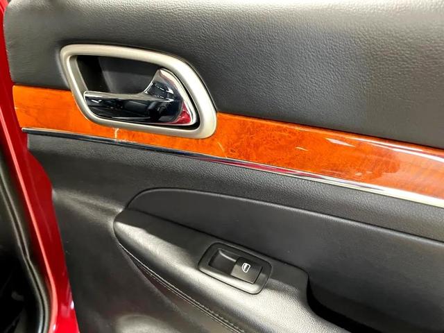 Photo of 2011 RED Jeep Grand Cherokee
