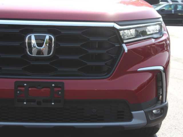 Photo of 2025 Radiant Red Metallic II Honda Pilot