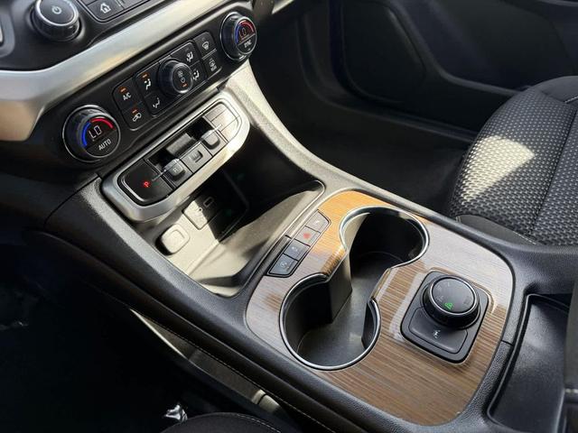 Photo of 2022 Summit White GMC Acadia