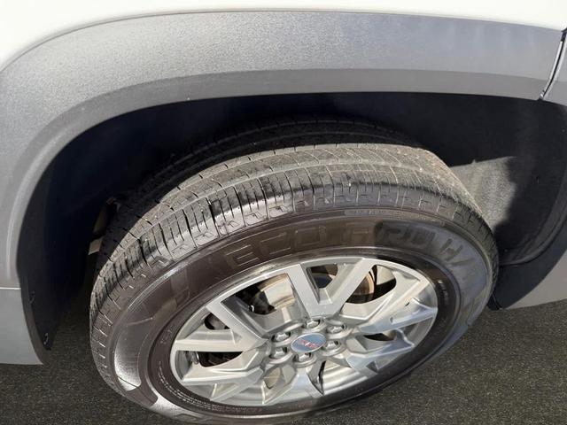 Photo of 2022 Summit White GMC Acadia