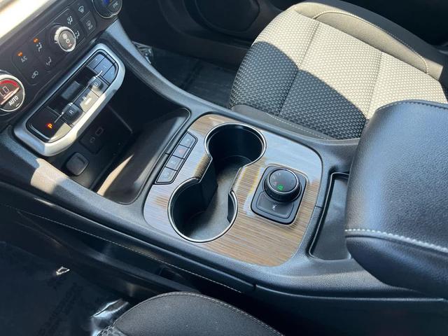 Photo of 2022 Summit White GMC Acadia