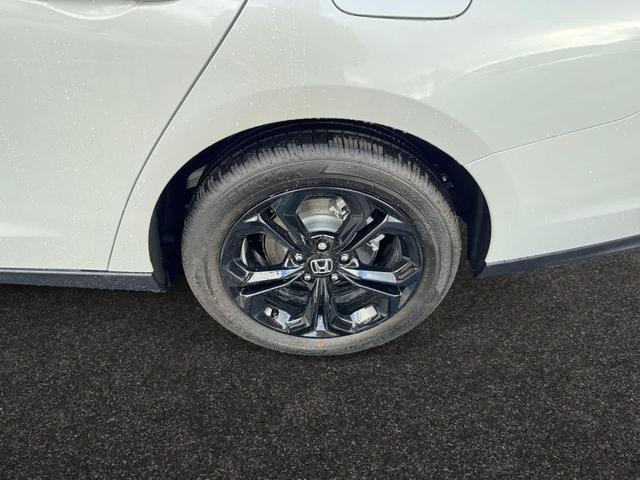 Photo of 2025 Platinum White Pearl Honda Accord