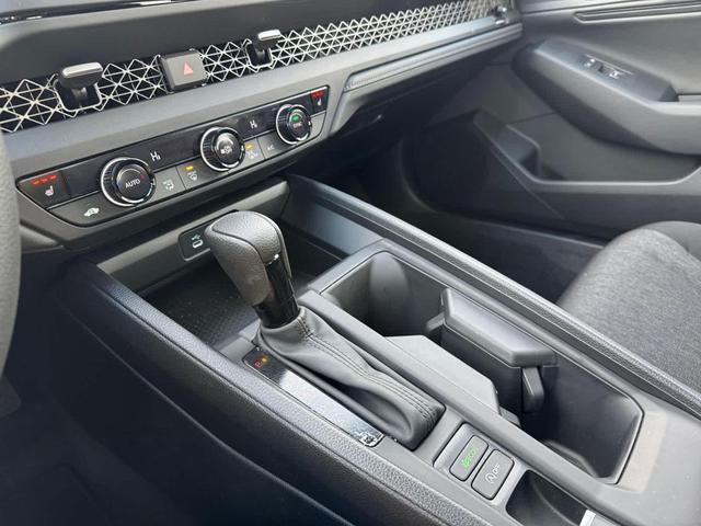 Photo of 2025 Platinum White Pearl Honda Accord