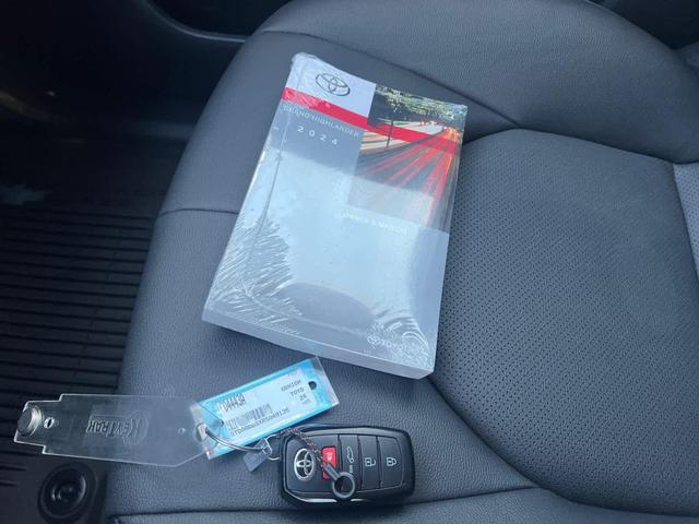 Photo of 2024 Ruby Flare Pearl Toyota Grand Highlander