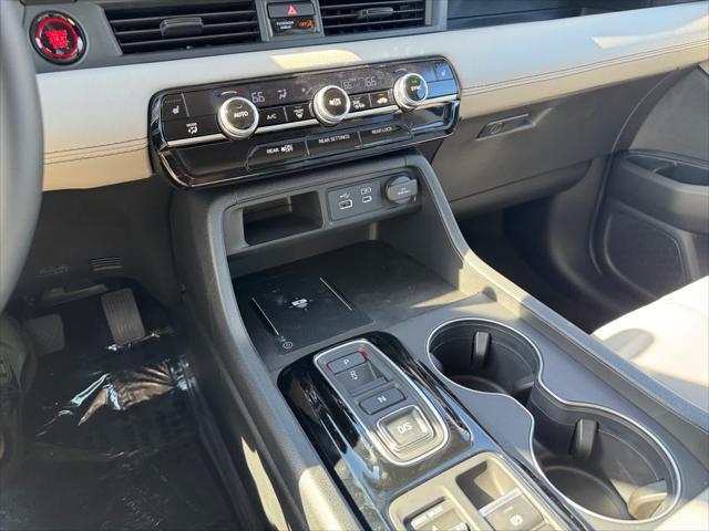 Photo of 2025 Lunar Silver Metallic Honda Pilot
