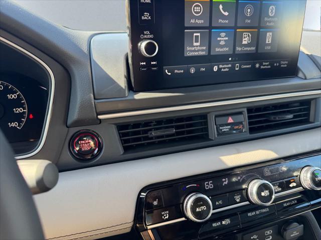 Photo of 2025 Lunar Silver Metallic Honda Pilot