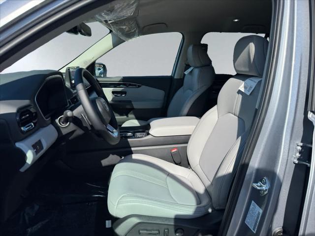 Photo of 2025 Lunar Silver Metallic Honda Pilot