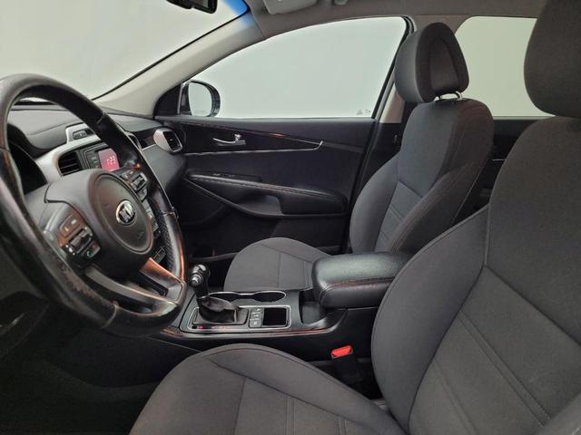 Photo of 2016 Platinum Graphite Kia Sorento
