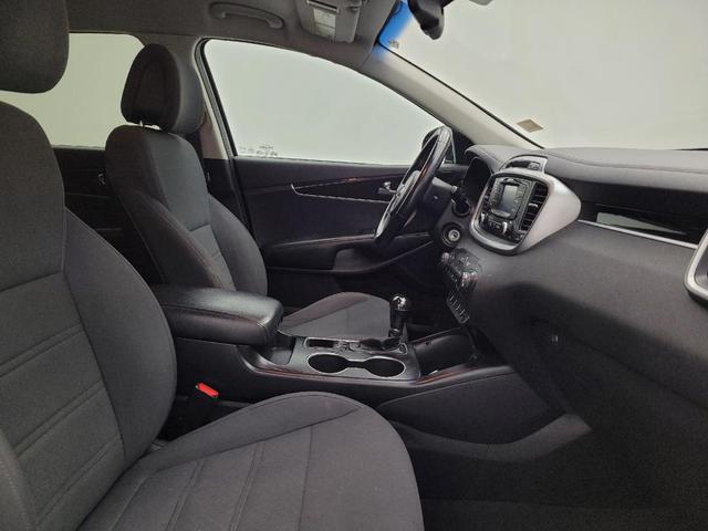 Photo of 2016 Platinum Graphite Kia Sorento
