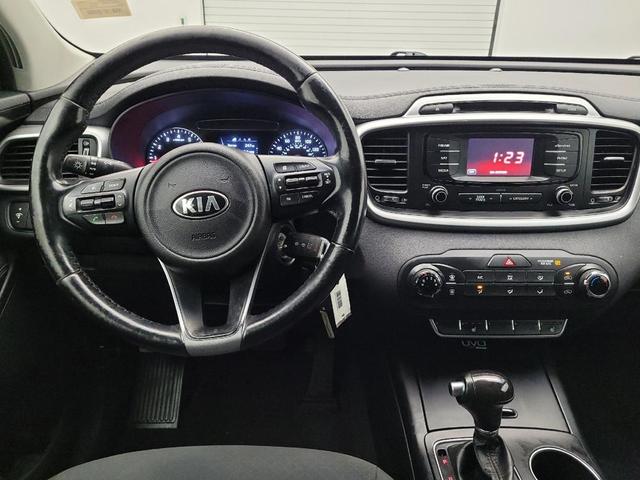 Photo of 2016 Platinum Graphite Kia Sorento