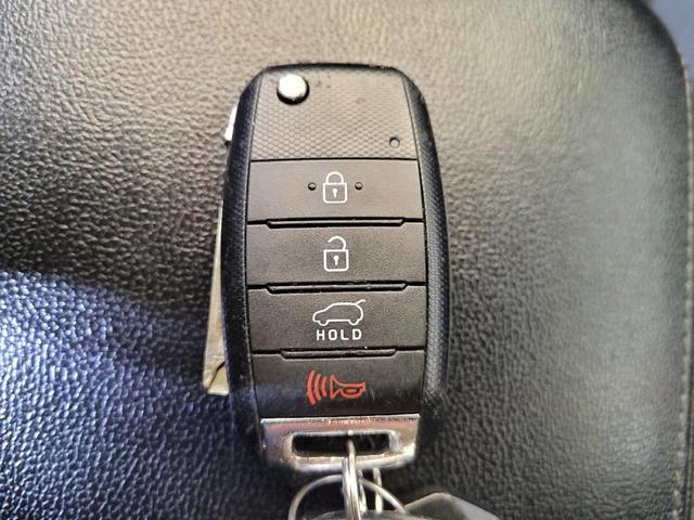 Photo of 2016 Platinum Graphite Kia Sorento