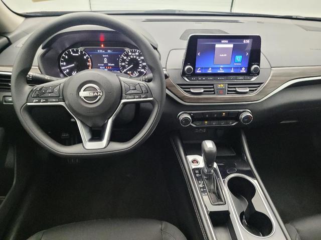 Photo of 2023 Red Nissan Altima