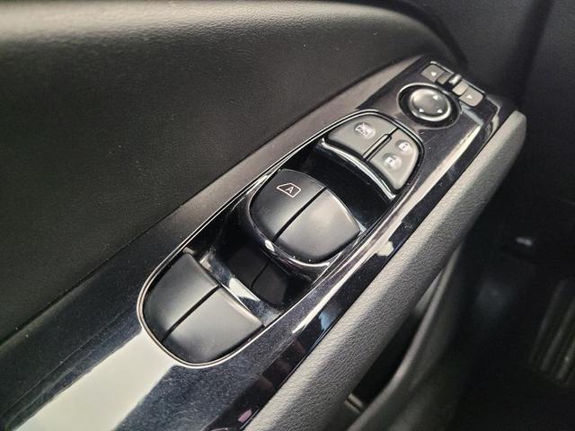 Photo of 2023 Red Nissan Altima