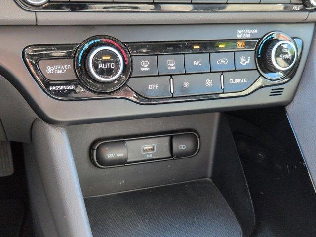 Photo of 2022 Blue Kia Niro