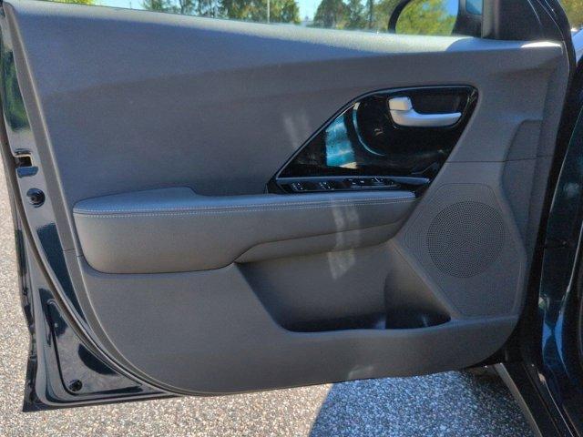 Photo of 2022 Blue Kia Niro