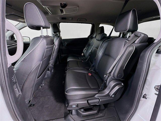Photo of 2024 Platinum White Pearl Honda Odyssey
