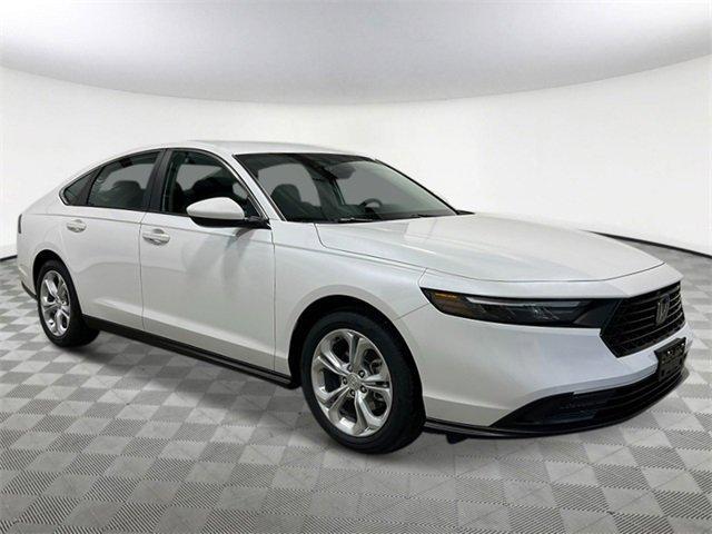 Photo of 2025 Platinum White Pearl Honda Accord