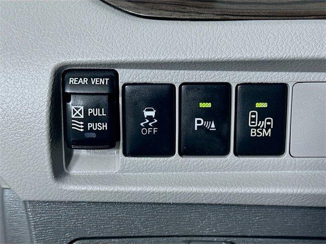 Photo of 2017 Midnight Black Metallic Toyota Sienna