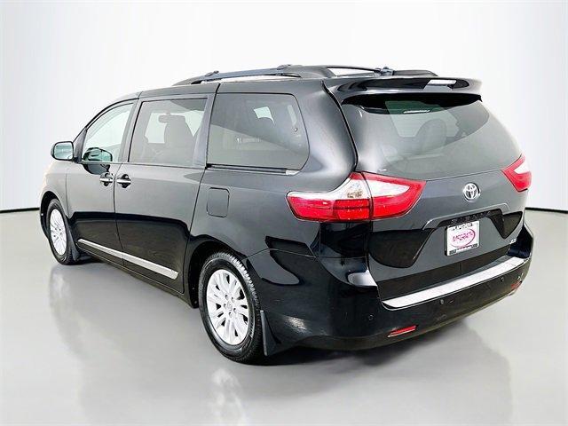 Photo of 2017 Midnight Black Metallic Toyota Sienna