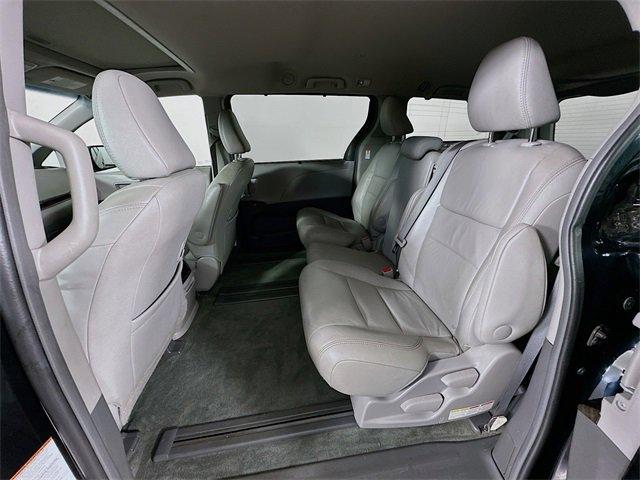 Photo of 2017 Midnight Black Metallic Toyota Sienna