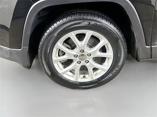 Photo of 2018 Diamond Black Jeep Cherokee