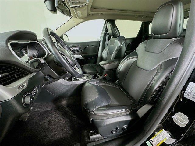 Photo of 2018 Diamond Black Jeep Cherokee