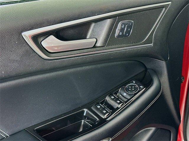 Photo of 2016 Ruby Red Metallic Ford Edge