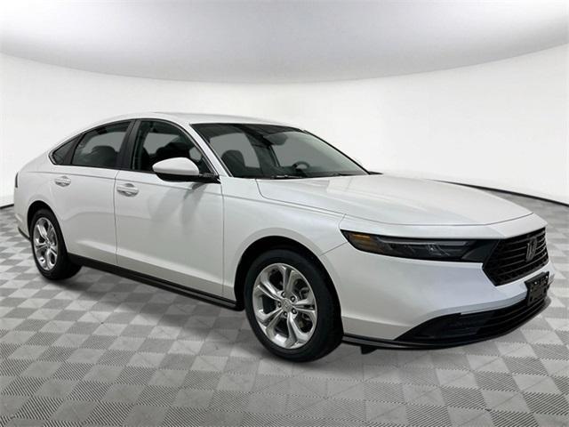 Photo of 2025 Platinum White Pearl Honda Accord