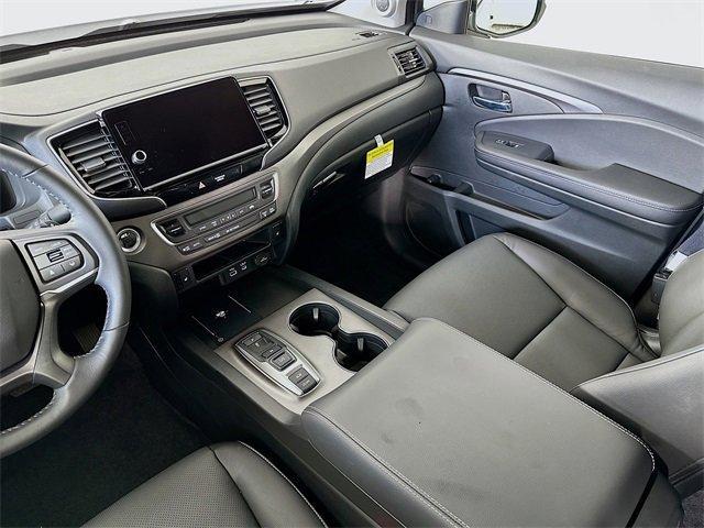 Photo of 2025 Platinum White Pearl Honda Ridgeline