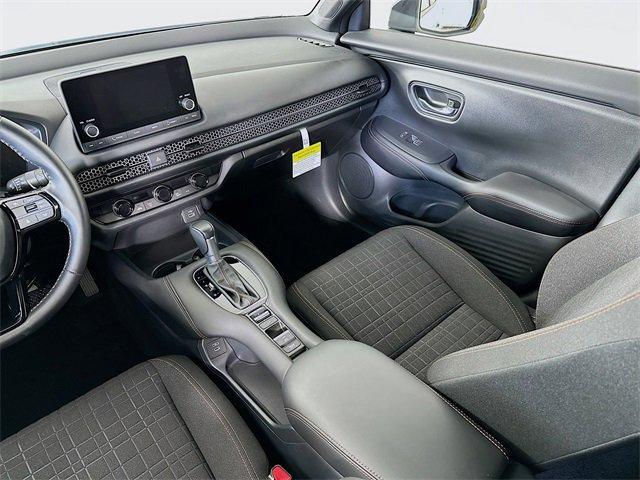 Photo of 2025 Platinum White Pearl Honda HR-V