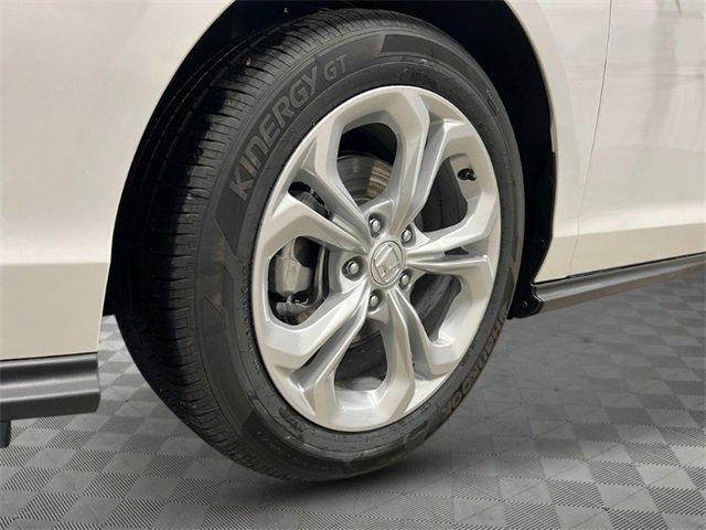Photo of 2025 Platinum White Pearl Honda Accord