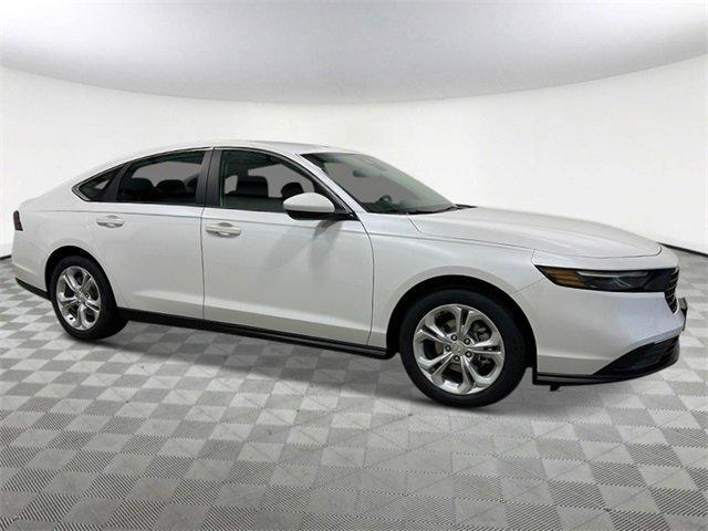 Photo of 2025 Platinum White Pearl Honda Accord