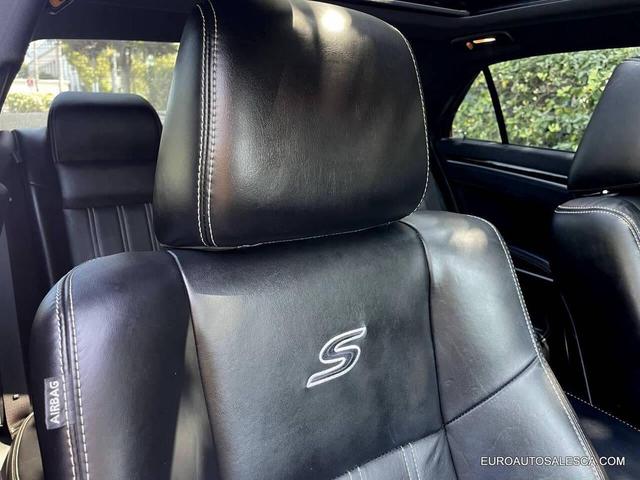 Photo of 2022 Gloss Black Chrysler 300