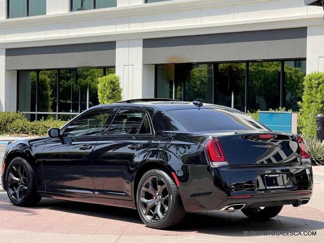 Photo of 2022 Gloss Black Chrysler 300
