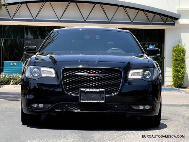 Photo of 2022 Gloss Black Chrysler 300