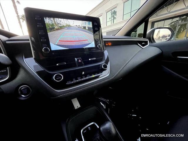 Photo of 2021 Super White Toyota Corolla