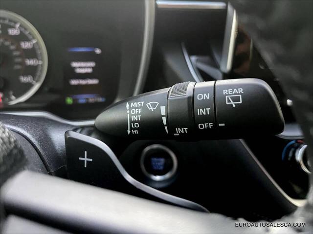 Photo of 2021 Super White Toyota Corolla