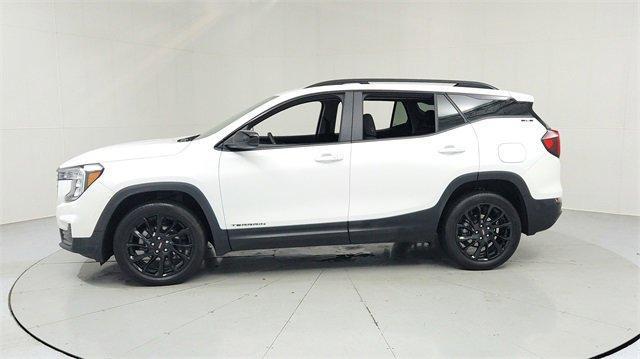Photo of 2023 Summit White GMC Terrain
