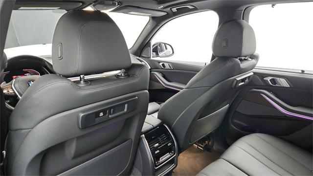 Photo of 2020 Black Sapphire Metallic BMW X5