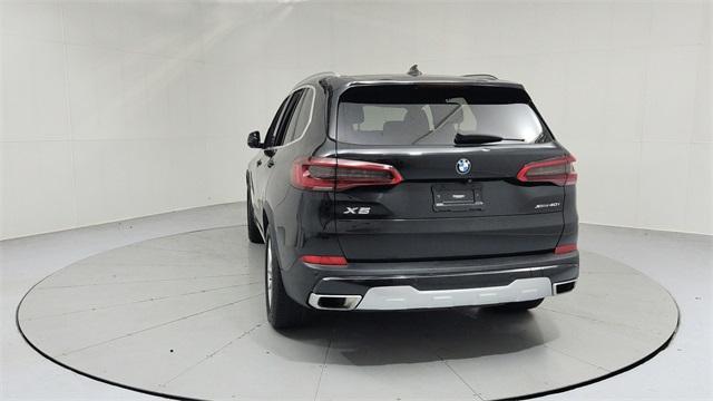 Photo of 2020 Black Sapphire Metallic BMW X5