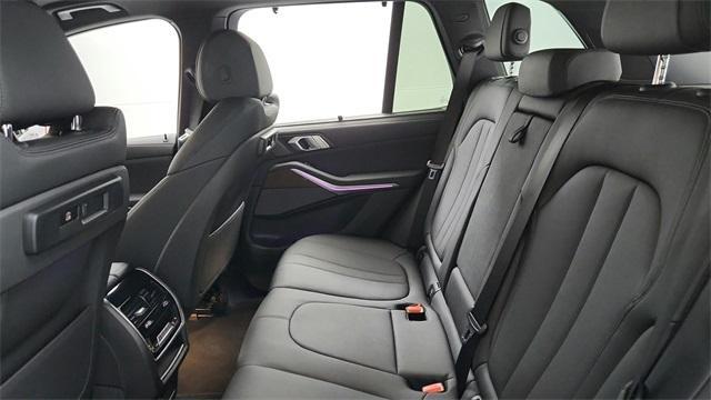 Photo of 2020 Black Sapphire Metallic BMW X5