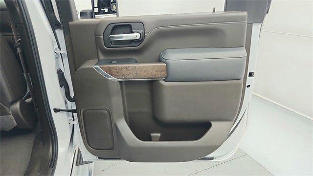 Photo of 2022 White Frost Tri-Coat GMC Sierra 2500
