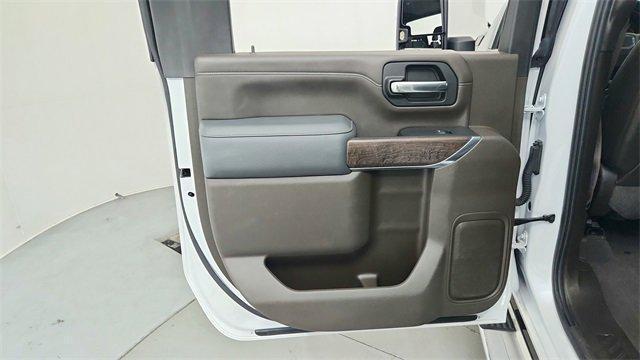 Photo of 2022 White Frost Tri-Coat GMC Sierra 2500