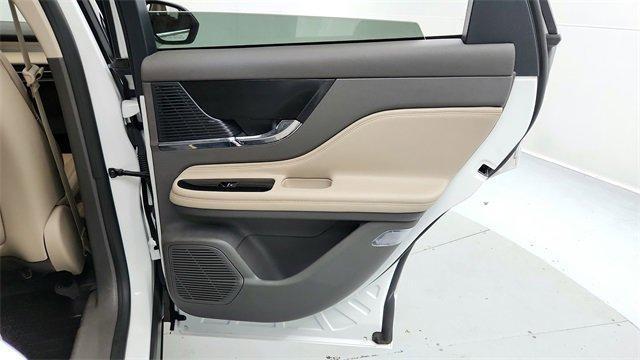 Photo of 2022 Pristine White Lincoln Corsair