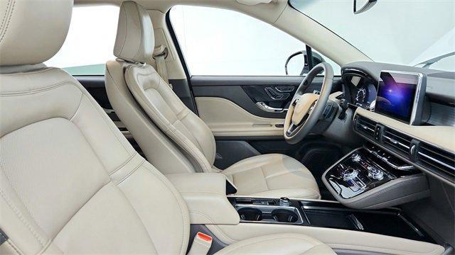 Photo of 2022 Pristine White Lincoln Corsair