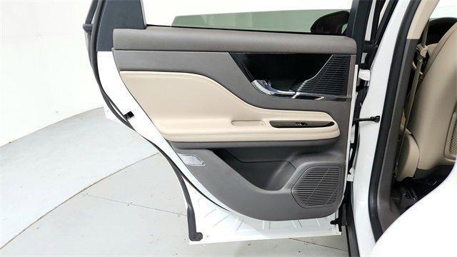 Photo of 2022 Pristine White Lincoln Corsair