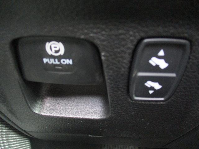 Photo of 2025 Ivory White RAM 1500