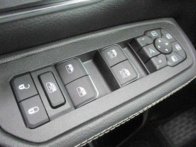 Photo of 2025 Ivory White RAM 1500