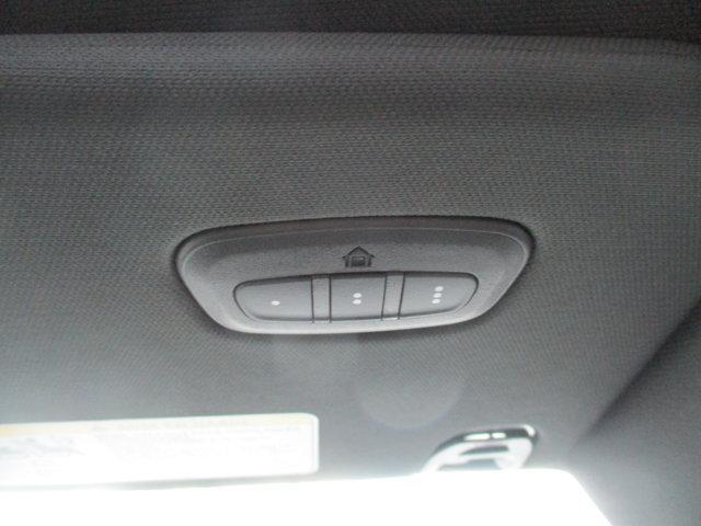 Photo of 2025 Ivory White RAM 1500